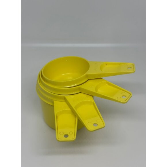 VTG Tupperware Yellow Measuring Cups Set Of 4  1 Cup 3/4 Cup 1/2 Cup 1/4 Cup - Picture 1 of 5